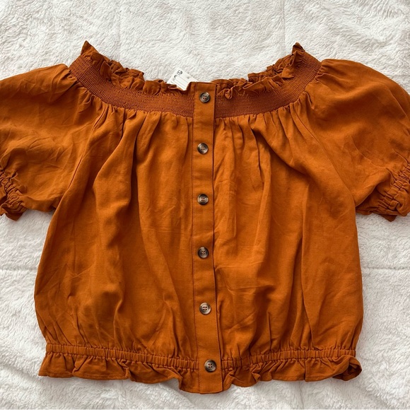 H&M Top with Button Detailing - Picture 1 of 3